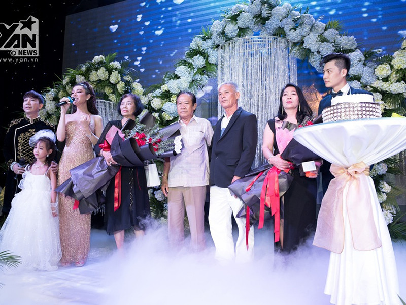 Lâm Khánh Chi thừa nhận, cô được bố mẹ đẻ chăm sóc, cưng chiều từ nhỏ, không thiếu một thứ gì. Ảnh: Yan