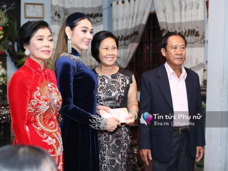 Trước đây, nữ ca sĩ chuyển giới khoe căn biệt thự của bố mẹ với khuôn viên gần 5000 mét vuông. Khu nhà được xây dựng cách đây hơn 15 năm và giá trị thời đó lên đến 2 tỷ đồng. Ảnh: Khám phá