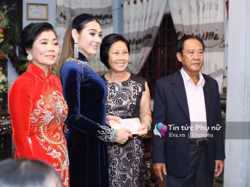 Trước đây, nữ ca sĩ chuyển giới khoe căn biệt thự của bố mẹ với khuôn viên gần 5000 mét vuông. Khu nhà được xây dựng cách đây hơn 15 năm và giá trị thời đó lên đến 2 tỷ đồng. Ảnh: Khám phá