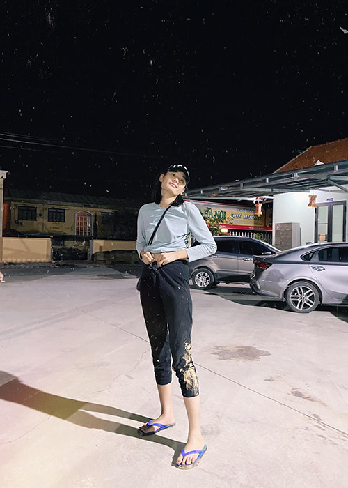 Lê Thúy vốn khó tăng cân. Vì vậy chứng kiến sự vất vả của nữ người mẫu, Đỗ An - chồng của Lê Thúy rơi nước mắt. Anh chia sẻ: "Ở nhà thì chồng lo từng chút một, mà một tháng lên được có 2kg. Giờ đi cứu trợ ăn uống kham khổ như vậy, có cái gì để ăn là mừng rồi, nhưng chắc sẽ xuống cỡ chục ký. Vậy là mình sẽ mất nửa năm để vỗ béo lên như cũ".