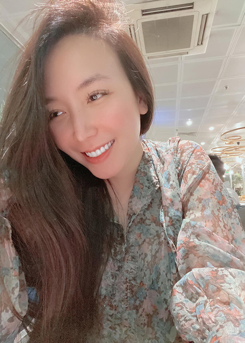 Mang thai đôi, bà xã của Khắc Việt vẫn giữ được nhan sắc xinh đẹp.