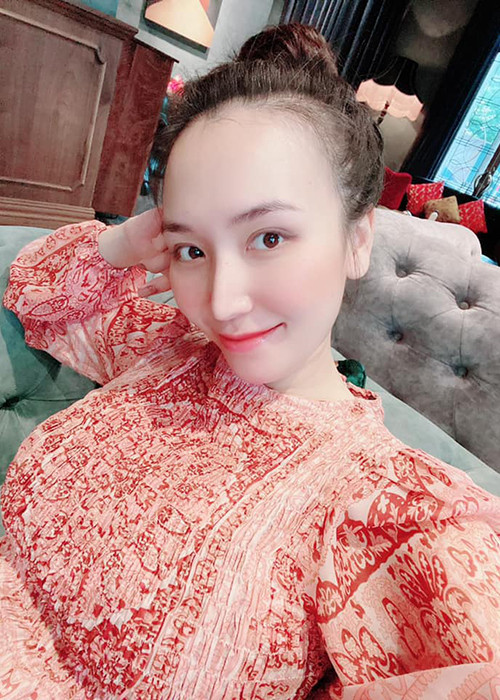 Sau khi Thanh Thảo mang bầu, Khắc Việt mua một nhà mặt đất ở Hà Nội để tiện cho việc sinh con và các bé đi học, vui chơi sau này.