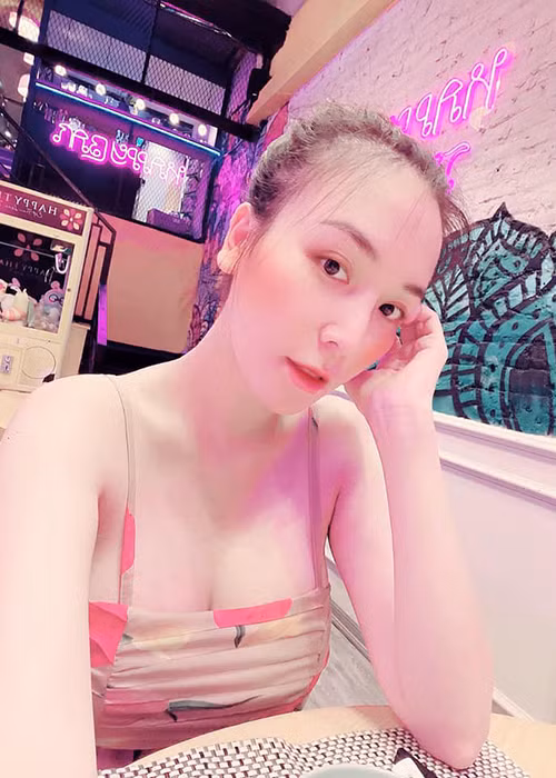 Thanh Thảo khoe vẻ gợi cảm trong thời gian bầu bí.