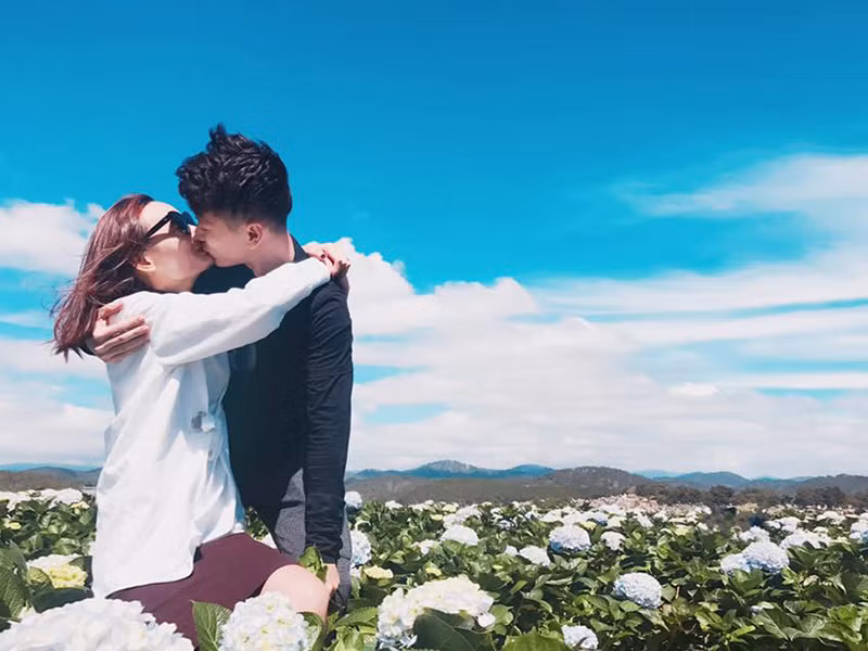 Đỗ An còn cho hay, vợ chồng anh duy trì lửa hôn nhân còn bằng việc bàn về tài chính, đi lựa xe, coi xe với nhau.