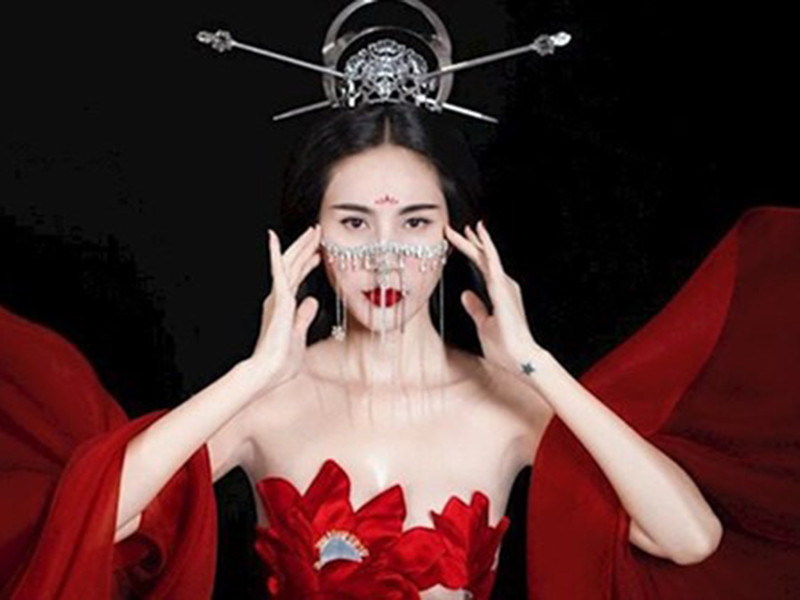 Thủy Tiên vẫn ra sản phẩm âm nhạc, đi hát.