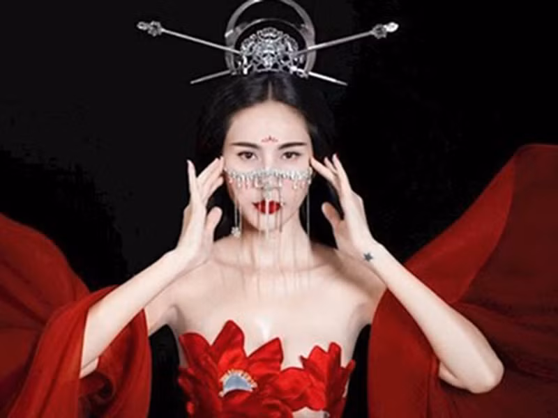 Thủy Tiên vẫn ra sản phẩm âm nhạc, đi hát.