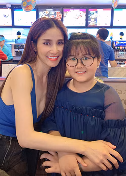 Đám cưới của nữ diễn viên với chồng mới kém 9 tuổi diễn ra vào tối ngày 6/10.