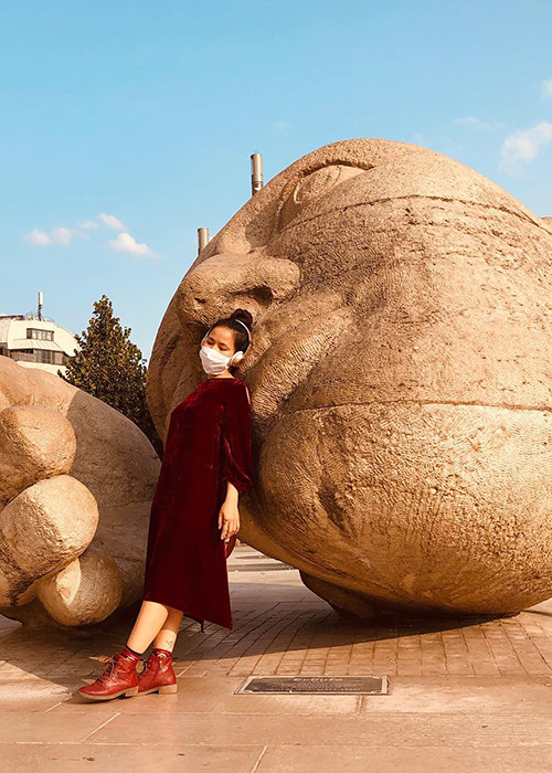 Đồng Lan sang Pháp từ cuối năm 2019 để học nhạc Jazz tại American School of Modern Music.