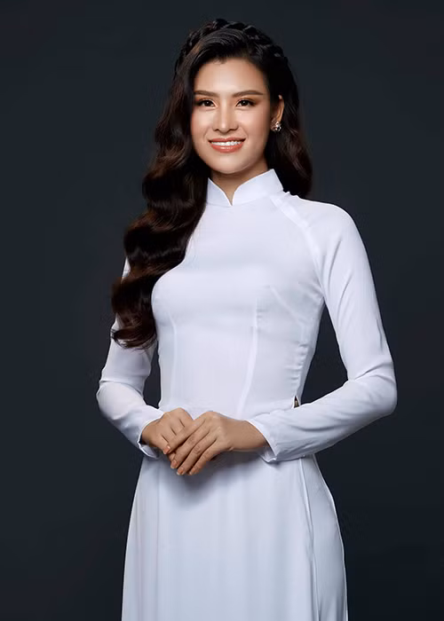 Thái Thị Hoa hiện làm CEO cho một công ty bất động sản, nước giải khát.