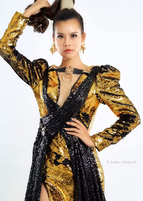 Từ ngày 12/10, các thí sinh bước vào các phần thi chính như tài năng, trang phục dạ hội, trang phục đi biển, bikini, mặt mộc, quốc phục, trang phục thể thao, thuyết trình dự án bảo vệ môi trường.