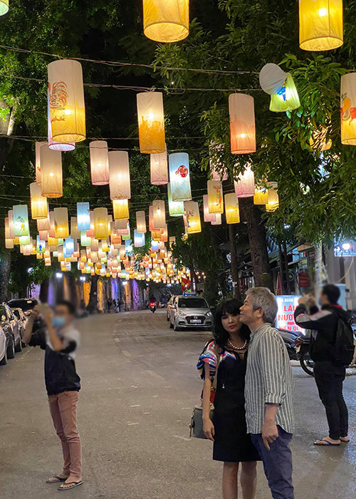 Bạn bè, người hâm mộ để lại bình luận cho rằng Thanh Lam và bạn trai ngày càng dính như sam.