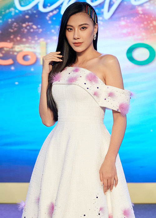 Thái độ né tránh tin đồn của Kim Duyên khiến nhiều người càng nghi ngờ cô có thể đã dao kéo gương mặt.