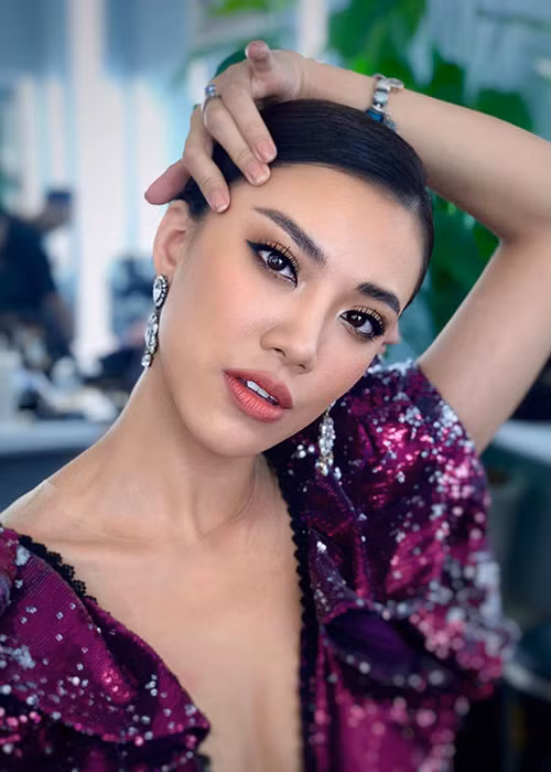 Tuy nhiên vì COVID-19, Hoa hậu Hoàn vũ Thế giới 2020 lùi sang quý 1 năm 2021. Bởi vậy, chưa thể chắc chắn việc Kim Duyên góp mặt ở đấu trường quốc tế này khi theo lịch trình, năm 2022, Hoa hậu Hoàn vũ Việt Nam sẽ có một tân hoa hậu "mang chuông đi đánh xứ người".