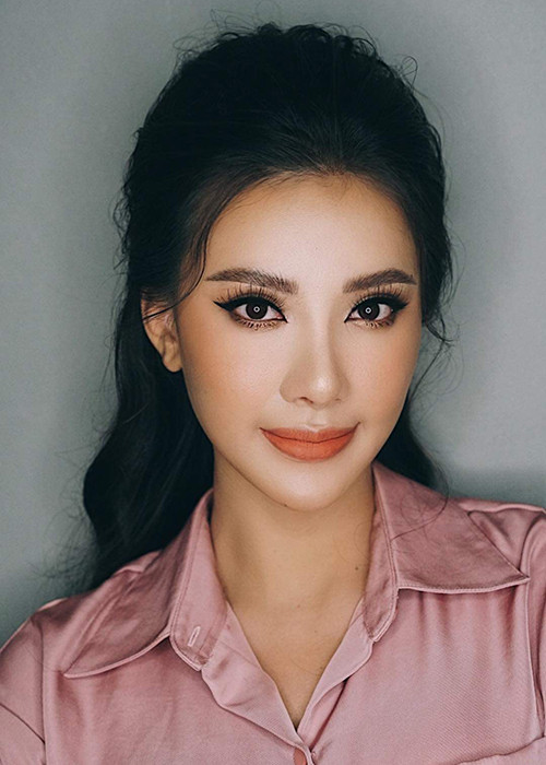 Gương mặt của Kim Duyên thon gọn hơn, sống mũi cao hơn so với trước đây.