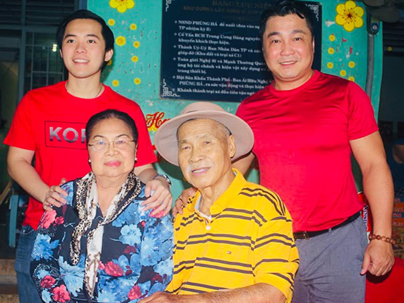 Sau đám cưới, vợ chồng nghệ sĩ Lý Huỳnh mở lò võ. Trong khi nghệ sĩ Lý Huỳnh theo đuổi võ thuật, phim ảnh, bà Đoàn Thị Nguyên lui về hậu trường. Chỉ trong 6 năm, bà sinh 5 người con. Sau này khi hãng phim của gia đình thành lập, vợ của nghệ sĩ Lý Huỳnh đảm trách vai trò giám đốc tài chính.