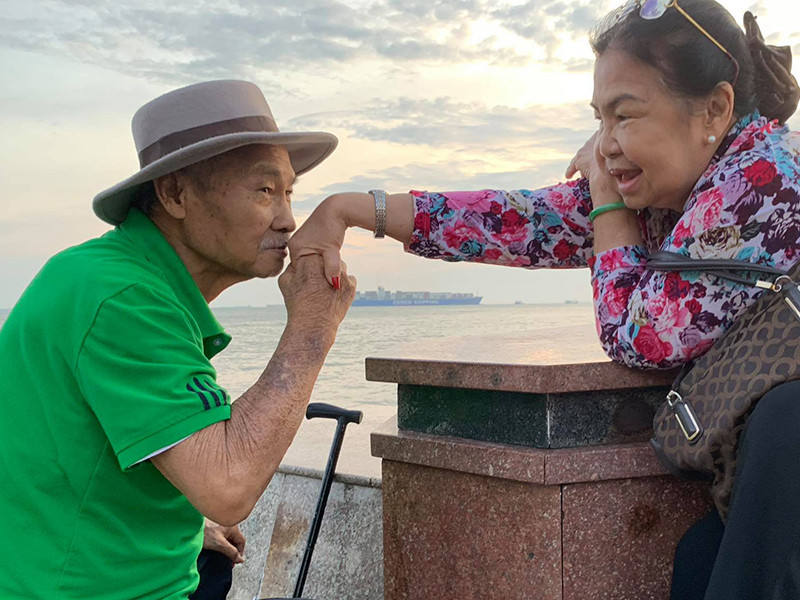 Nghệ sĩ Lý Hương - con gái nghệ sĩ Lý Huỳnh thường xuyên chia sẻ hình ảnh tình cảm của bố mẹ dù sống chung được 50 năm.