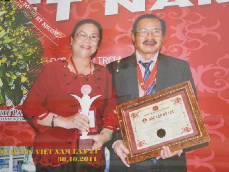 Theo An ninh thế giới, năm 1960, tại võ đường Huỳnh Tiền, nghệ sĩ Lý Huỳnh gặp bà Đoàn Thị Nguyên lần đầu tiên. Khi đó, ông 18 tuổi, là một võ sĩ nổi tiếng, còn bà là sư muội đồng môn. Ảnh: Phụ nữ Việt Nam