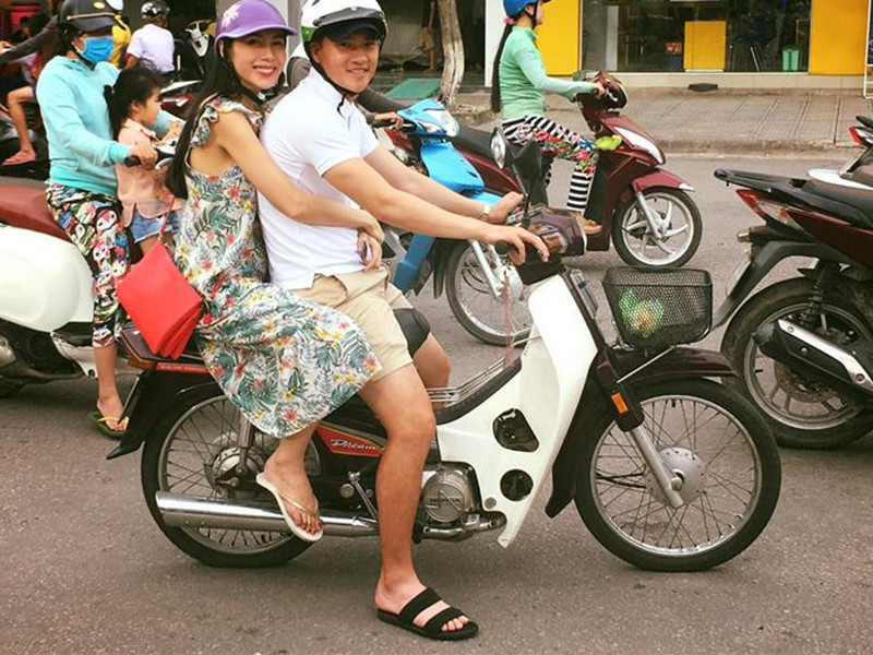 Bên nhau nhiều năm, tình cảm của cặp đôi vẫn mặn nồng.