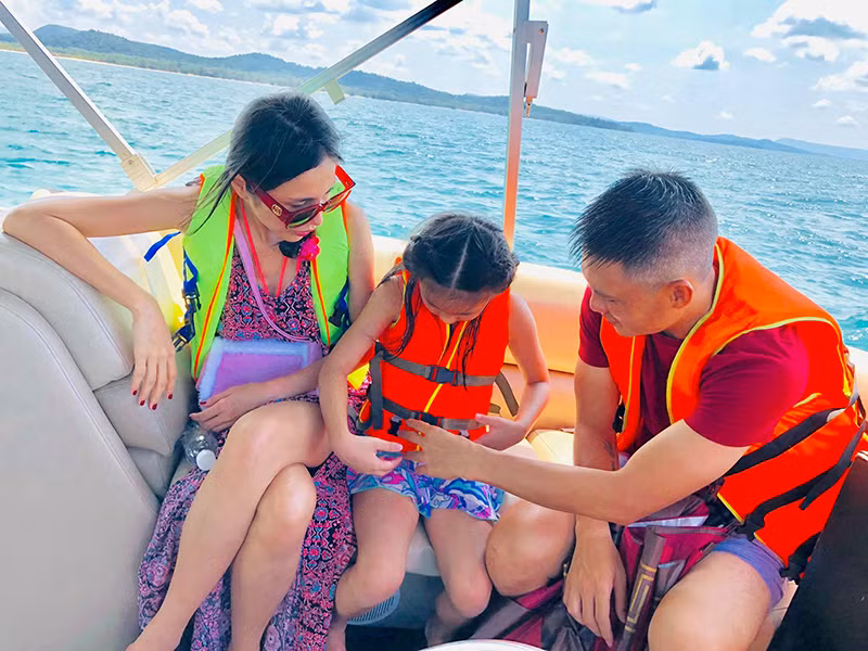 Vợ chồng Thủy Tiên đến nay vẫn chưa công khai ảnh cận mặt con gái.