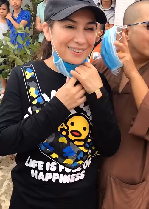 Dau chi Phi Nhung, loat sao bi nem da vo ly chuyen tu thien