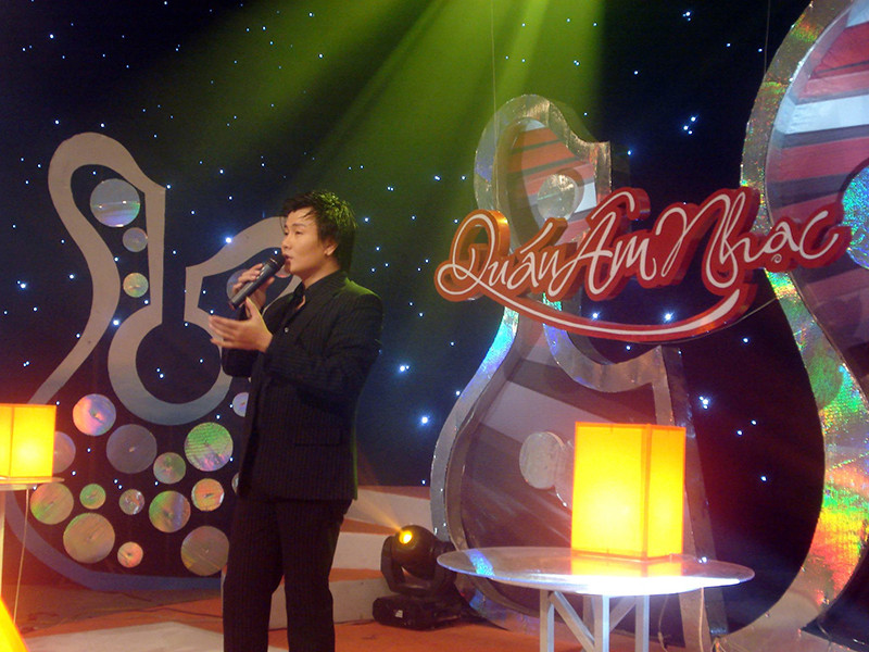 Tình yêu với âm nhạc của Tuấn Phương luôn cháy bỏng. Bố của nam ca sĩ kể lại, có những lúc Tuấn Phương mở được mắt nhưng vẫn không biết gì, nói mê sảng về chuyện đi hát.