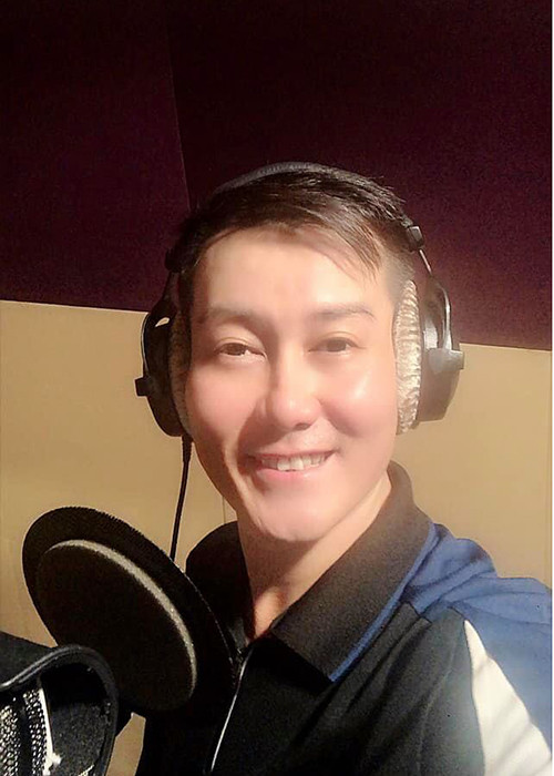 Theo Người đưa tin, từ nhỏ, Tuấn Phương đã có năng khiếu ca hát nên năm 10 tuổi anh được bố cho học âm nhạc.