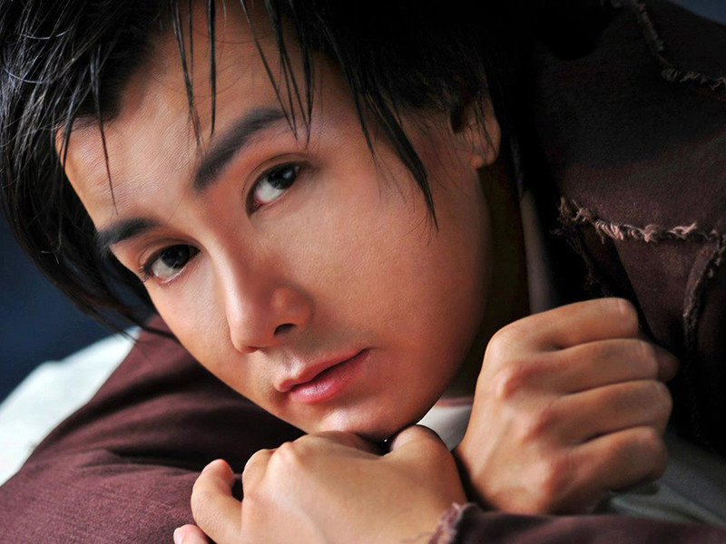 Ca sĩ Tuấn Hiệp nhận xét Tuấn Phương là một trong những giọng ca nam xuất sắc của Hà Nội hát nhạc nhẹ khoảng 20 năm trở lại đây.