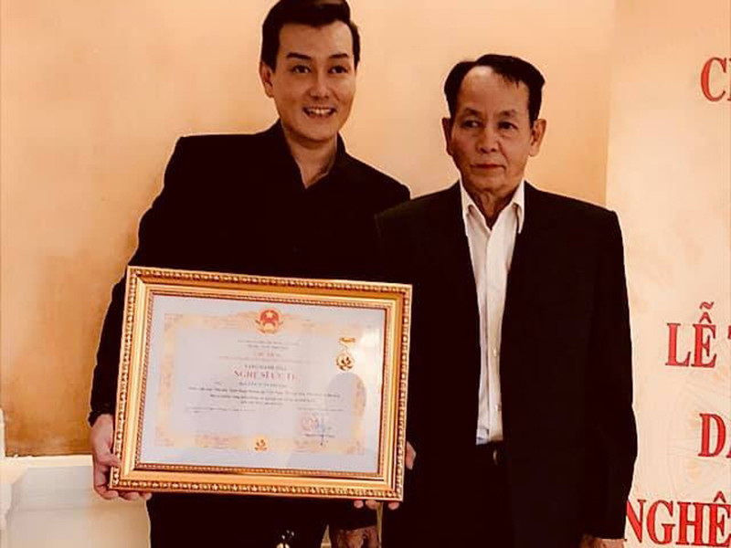 Năm 2018, Tuấn Phương được trao danh hiệu nghệ sĩ ưu tú.