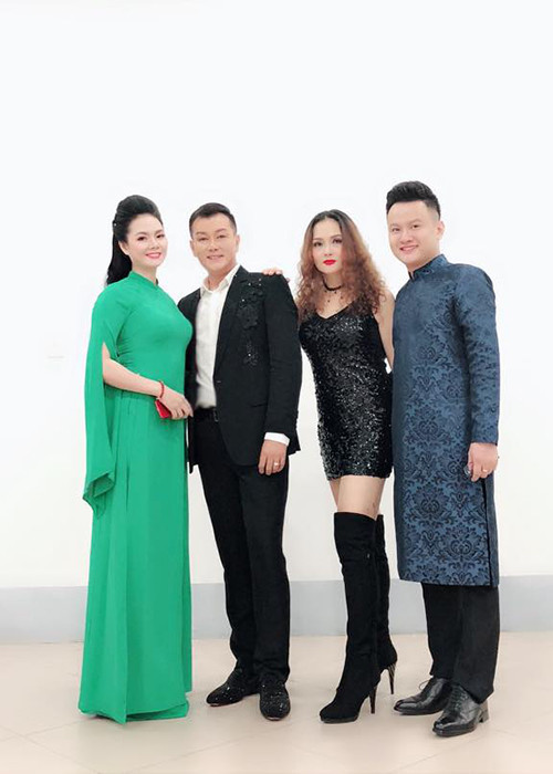 Tuấn Phương học thanh nhạc của trường Cao đẳng Nghệ thuật Hà Nội và được đặc cách tốt nghiệp sớm 2 năm. Sau khi tốt nghiệp, anh đầu quân cho đoàn ca múa Tổng cục Chính trị.