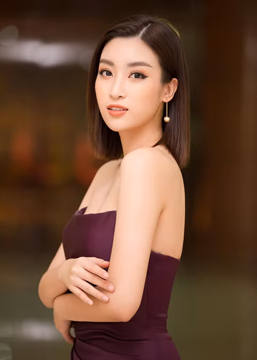 Mỹ Linh sở hữu hình thể gợi cảm, săn chắc cùng với gu thời trang ngày càng quyến rũ.