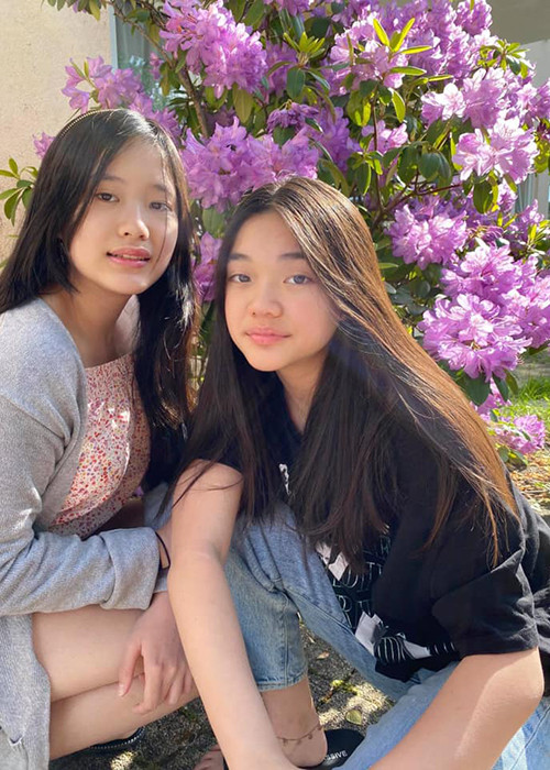 Janet và Jennifer - hai con gái của nữ ca sĩ Mỹ Lệ đều nói được 5 ngoại ngữ gồm: Anh, Đức, Pháp, Tây Ban Nha, Trung Quốc.