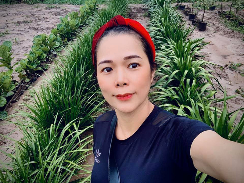 Ở tuổi 48, từng 3 lần sinh nở, Mỹ Lệ vẫn trẻ trung.