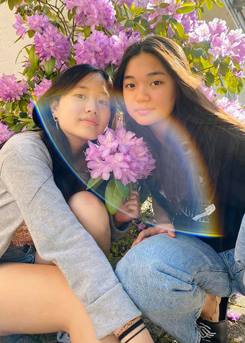 Hai con gái nhà Mỹ Lệ còn có năng khiếu nghệ thuật, có thể chơi piano, múa ballet. Hiện tại, Janet và Jennifer đang học ở Đức.