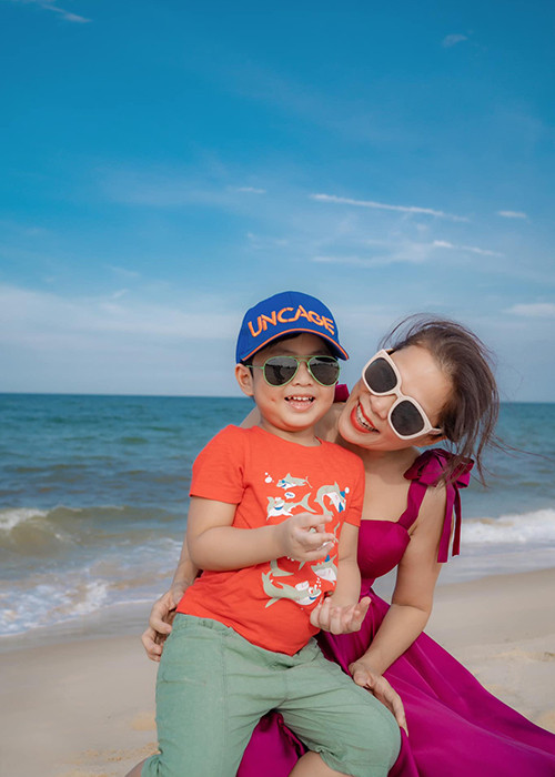 Khi mang bầu lần 3, Mỹ Lệ đã ở tuổi 45. Để tránh nguy hiểm đến tính mạng cả mẹ lẫn con, nữ ca sĩ phải sinh mổ sớm.