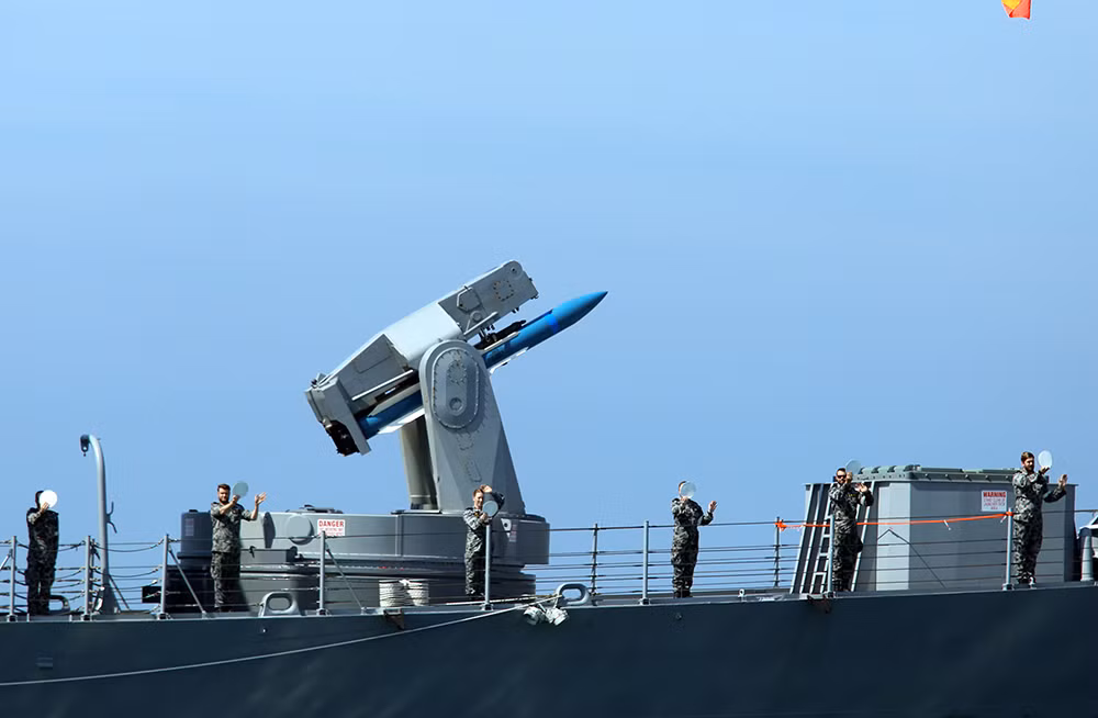 Tàu hộ vệ tên lửa 05-Melbourne Hải quân Australia. Nguồn ảnh: Hải quân Việt Nam.