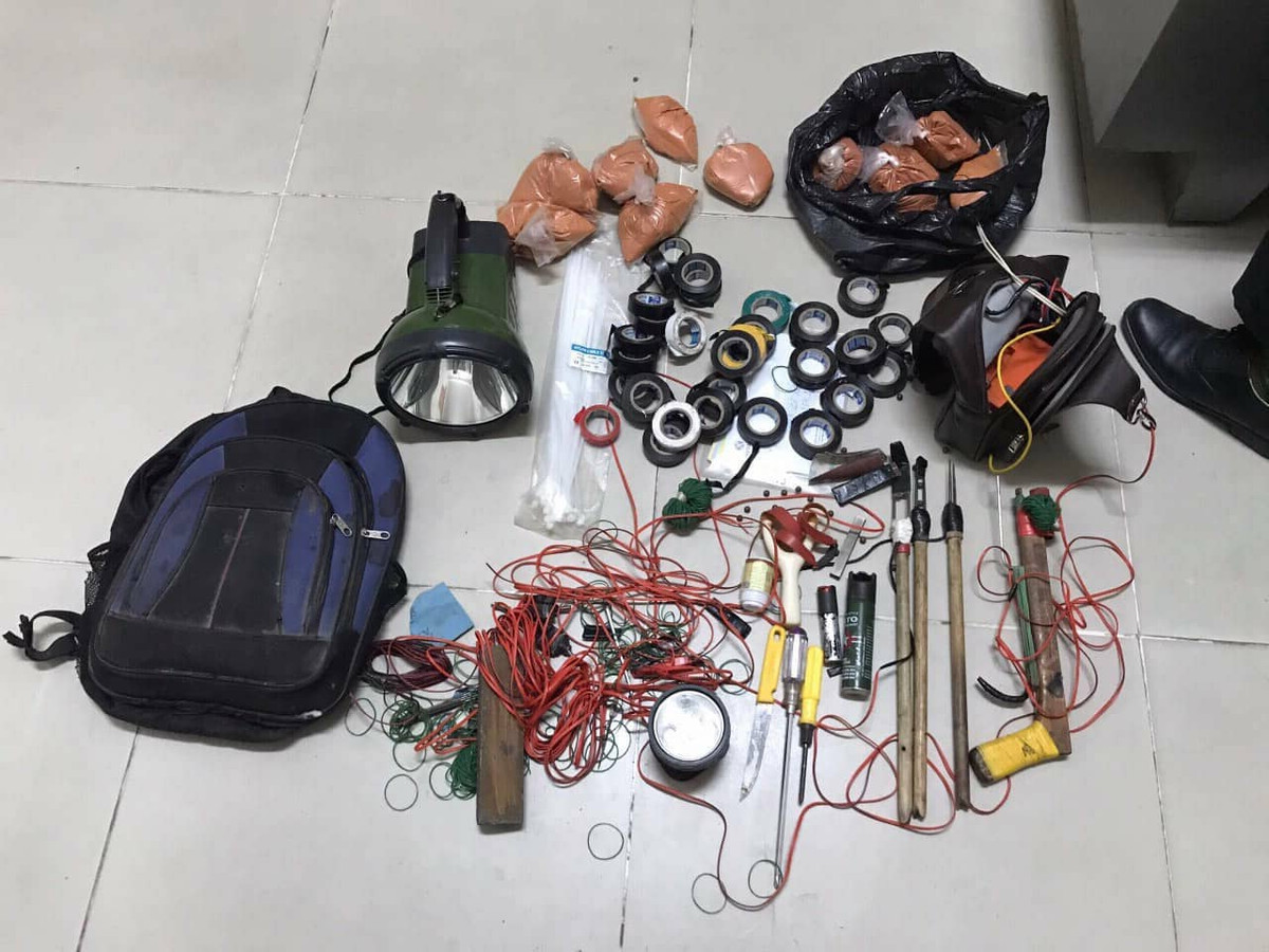 Nhóm trộm chó đi ô tô hối lộ 15 triệu đồng cho công an khi bị bắt - Hình 3 Nhom trom cho di o to hoi lo 15 trieu dong cho cong an khi bi bat-Hinh-3