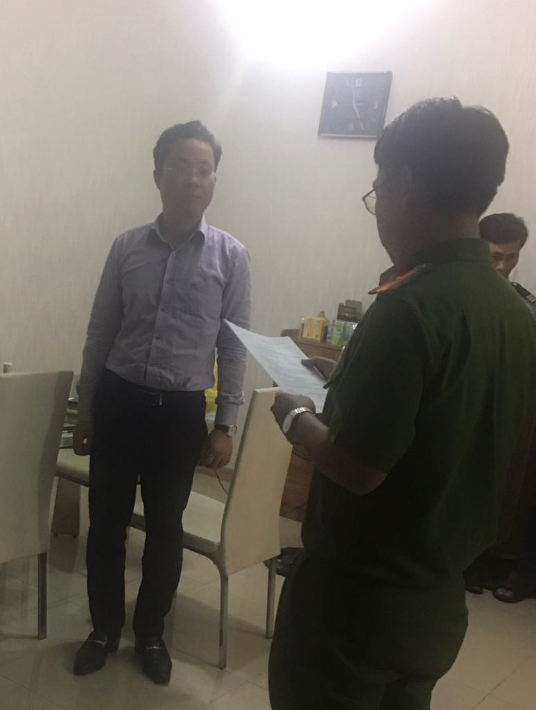 Thẩm phán bị tố bắt cóc trẻ em: Bà Thảo than mất hàng trăm triệu đồng - Hình 2 Tham phan bi to bat coc tre em: Ba Thao than mat hang tram trieu dong-Hinh-2