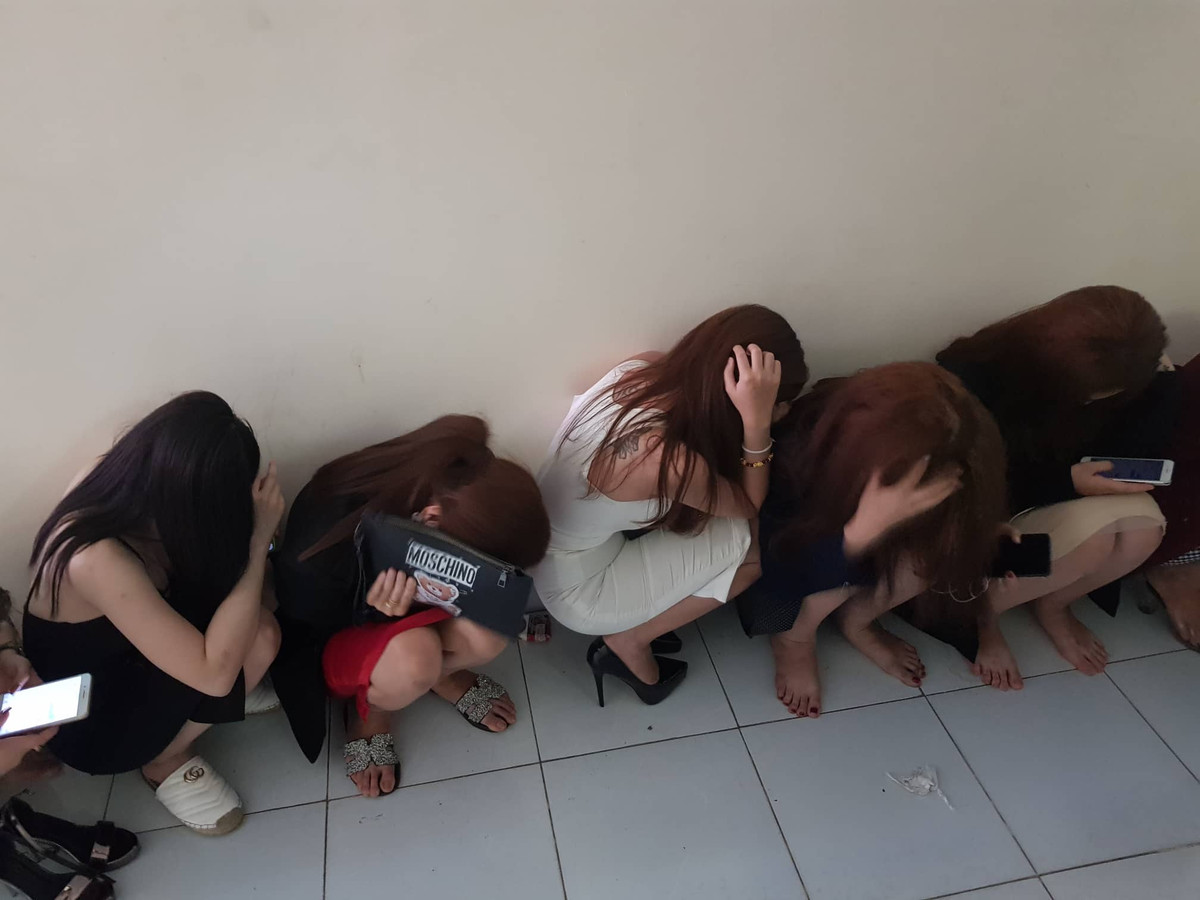 Tạm giữ Việt kiều Mỹ chủ bar 030X8 và 15 người vụ 300 dân chơi bay lắc - Hình 4 Tam giu Viet kieu My chu bar 030X8 va 15 nguoi vu 300 dan choi bay lac-Hinh-4