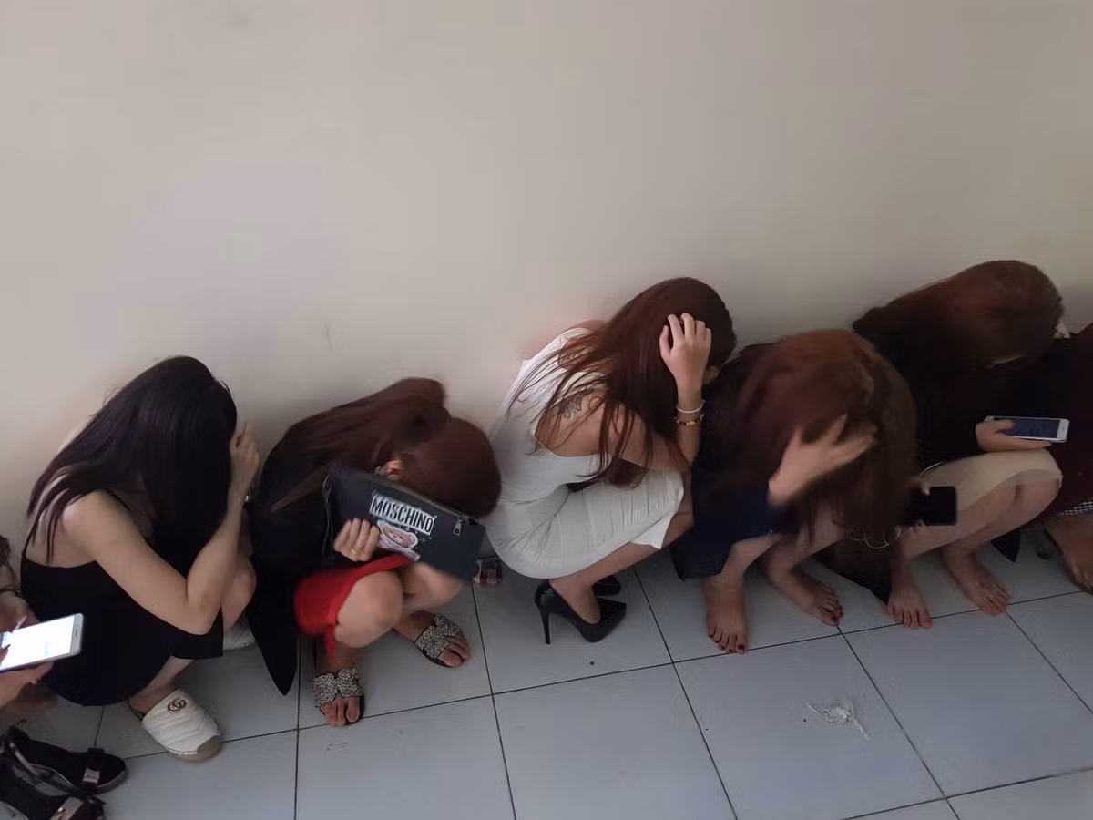 Tam giu Viet kieu My chu bar 030X8 va 15 nguoi vu 300 dan choi bay lac-Hinh-4