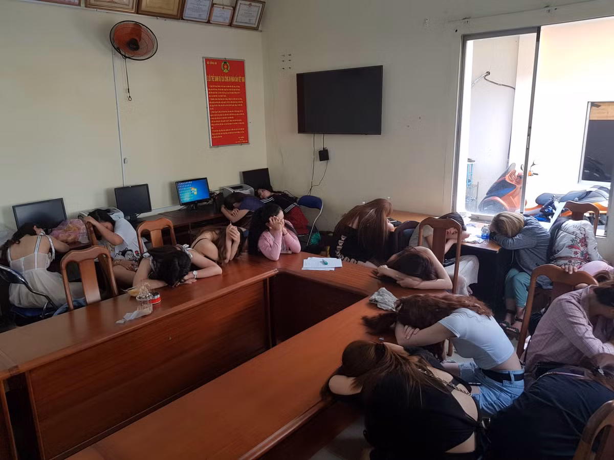 Tam giu Viet kieu My chu bar 030X8 va 15 nguoi vu 300 dan choi bay lac-Hinh-5