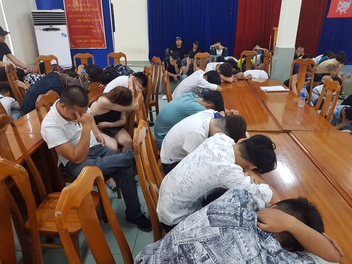 Tam giu Viet kieu My chu bar 030X8 va 15 nguoi vu 300 dan choi bay lac-Hinh-3