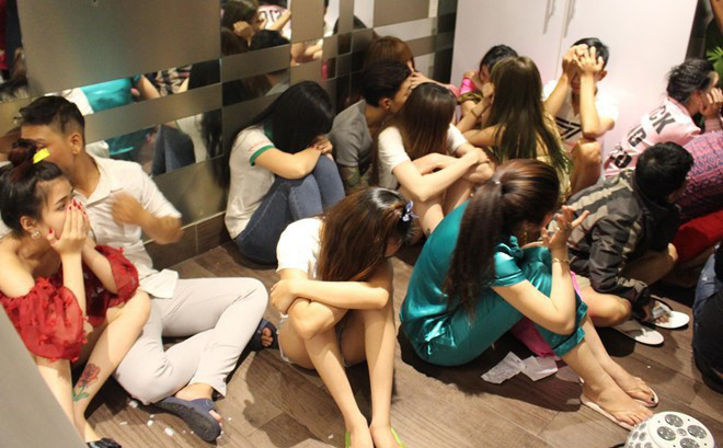 Hàng chục dân chơi tổ chức tiệc ma tuý trong biệt thự ở Vũng Tàu Hang chuc dan choi to chuc tiec ma tuy trong biet thu o Vung Tau