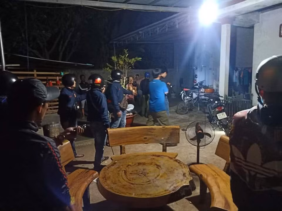 Nhom cuop co thu dung binh gas, ma tau chong tra cong an khi bi vay bat