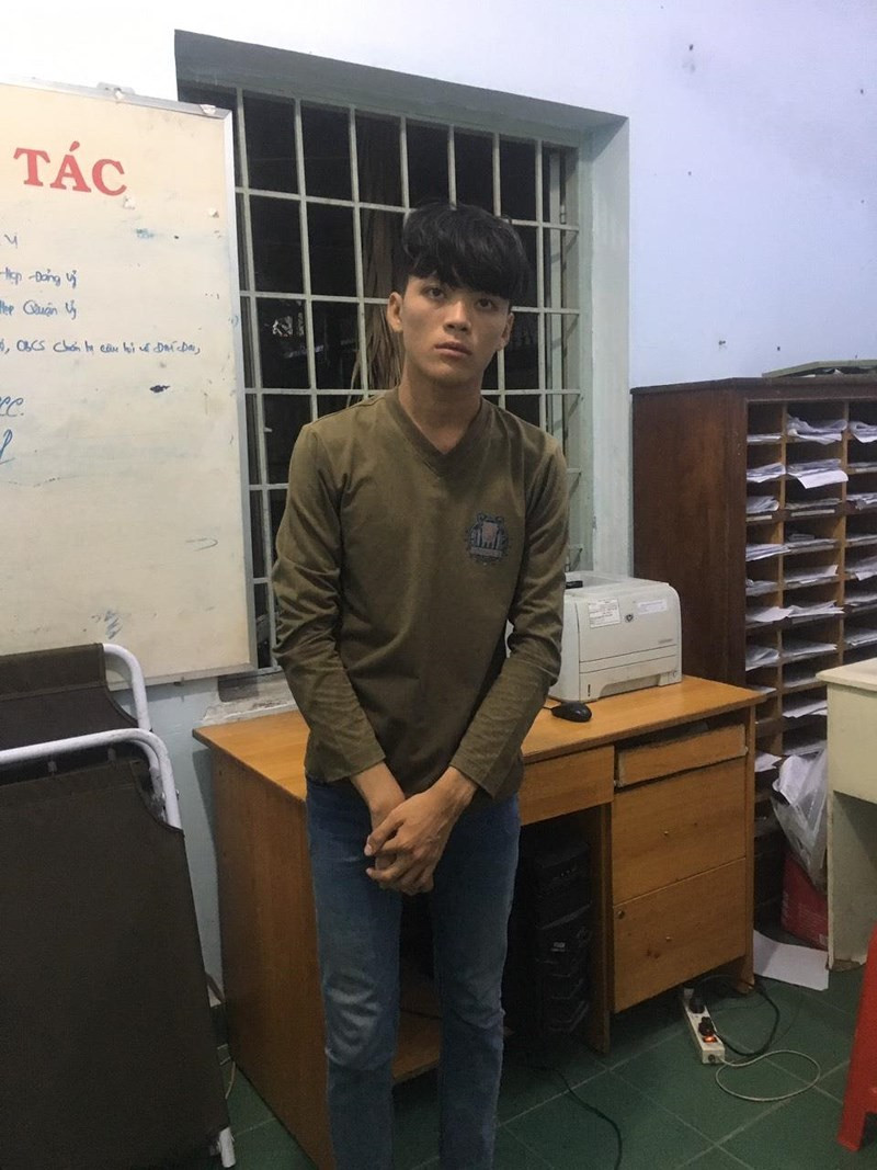 Be gai 13 bi ban trai du quan he tinh duc