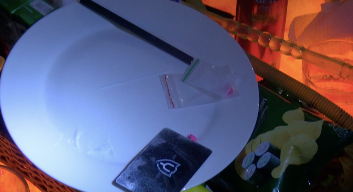 Sai Gon: Hang chuc dan choi to chuc phe ma tuy tap the o nha hang-Hinh-3