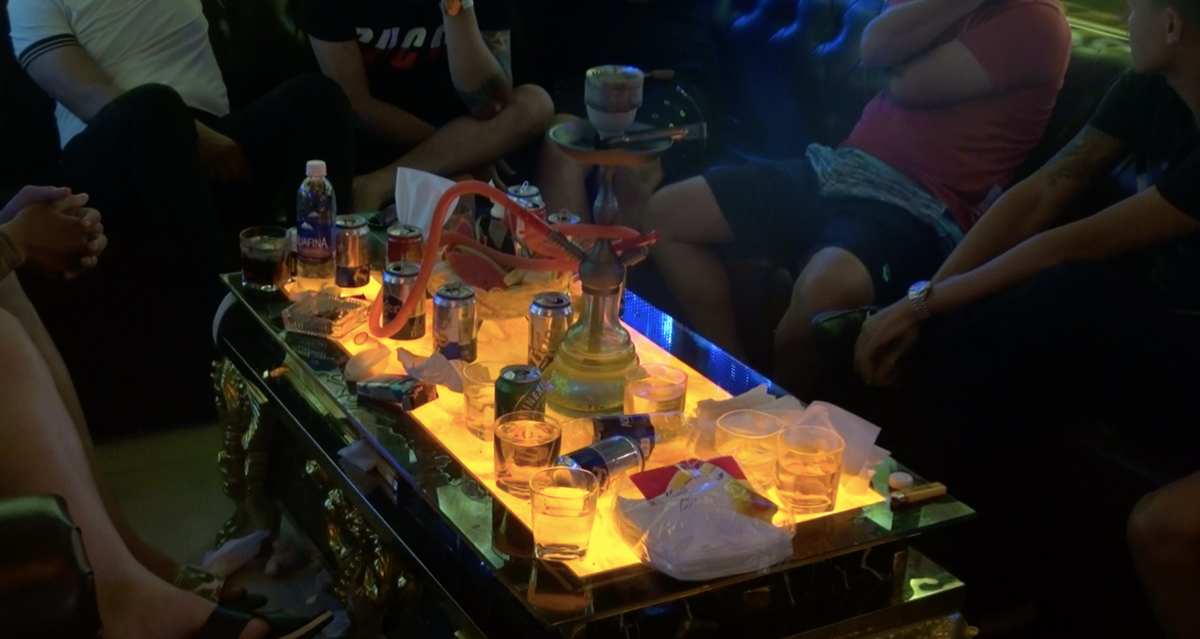 Sai Gon: Hang chuc dan choi to chuc phe ma tuy tap the o nha hang-Hinh-2