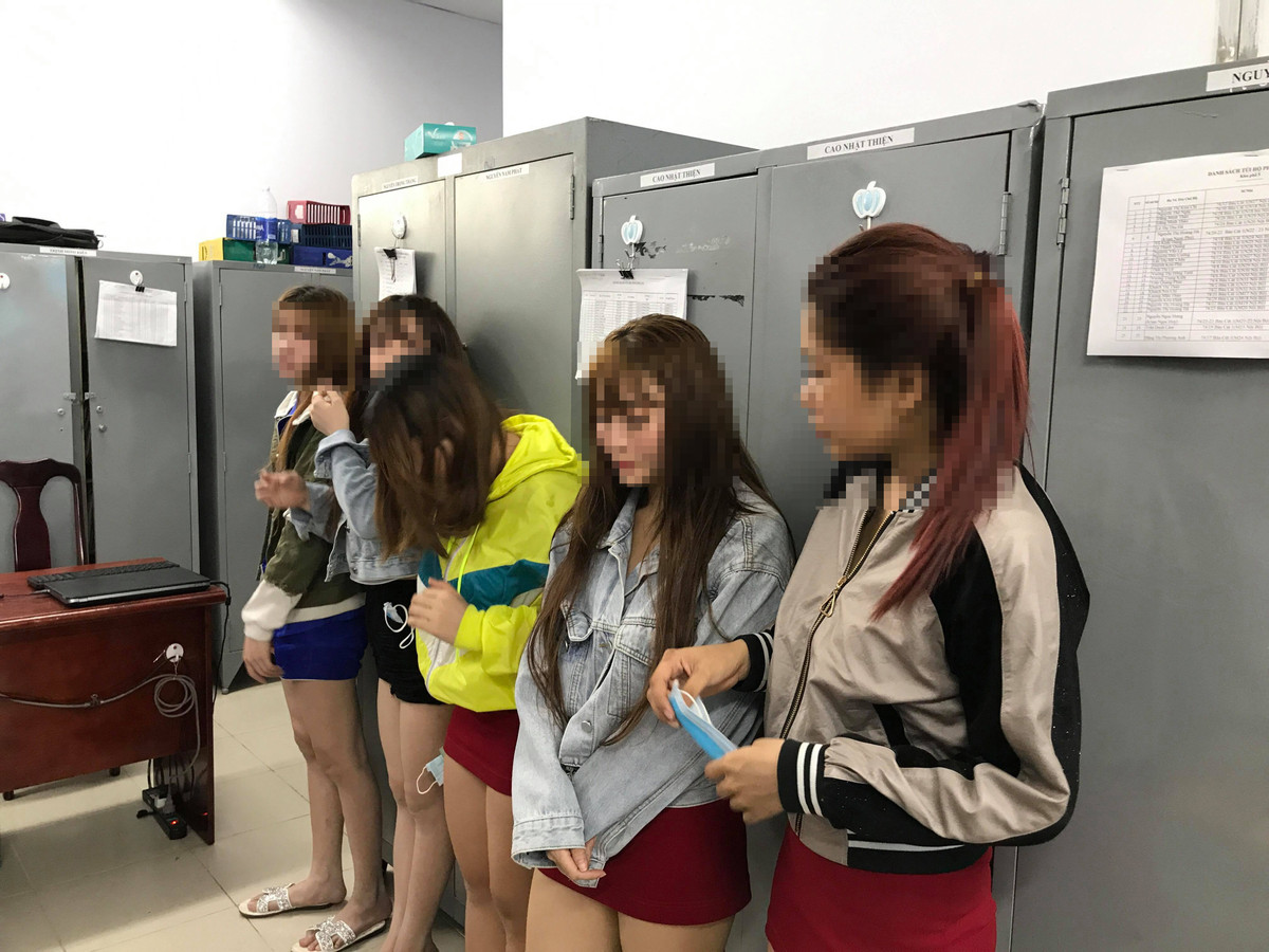 Dot kich quan massage co 4 tiep vien kich duc cho khach gia 13 trieu