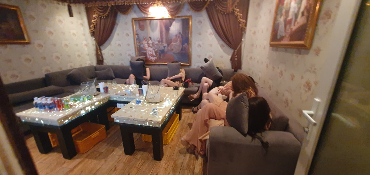 Các tụ điểm ăn chơi khác cũng có tình trạng tương tự.