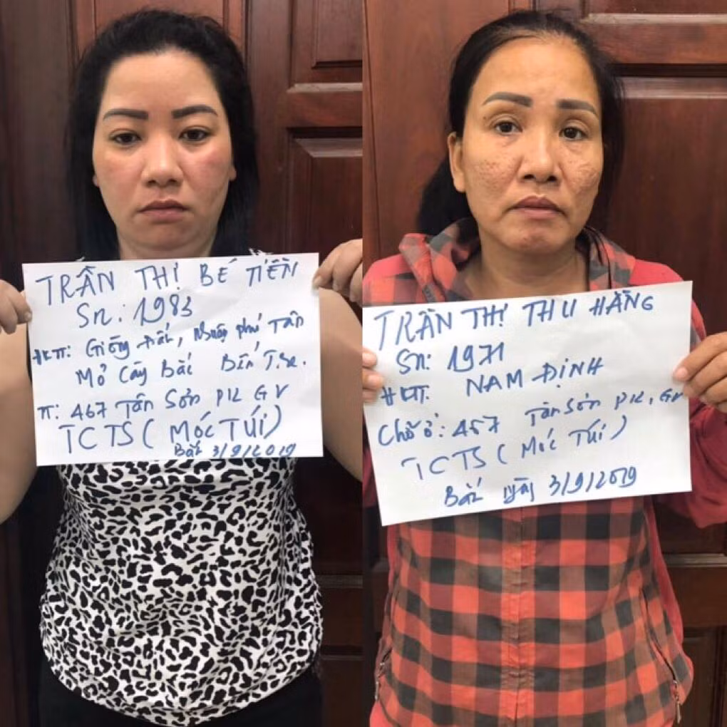 Hai nu quai dong tinh du khach nam mua dam de trom tai san