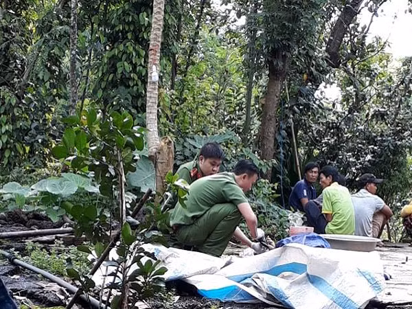 Súng hơi cướp cò, 1 người bị trúng đạn chết tại chỗ Sung hoi cuop co, 1 nguoi bi trung dan chet tai cho